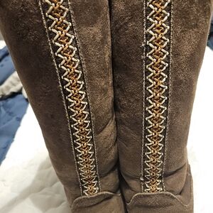 Brown Suede Boots with Embroidered Detail